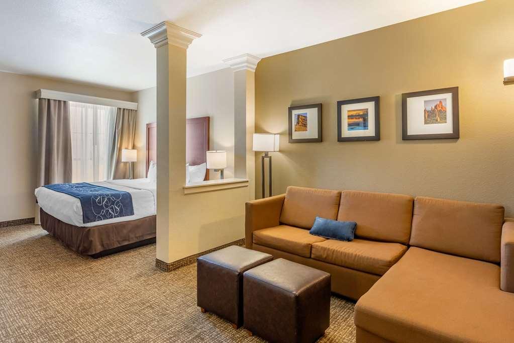 Mainstay Suites Near Denver Downtown Room photo